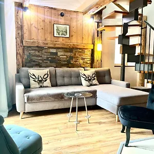 https://la-grange-dauguste.hotels-rhonealpes.com